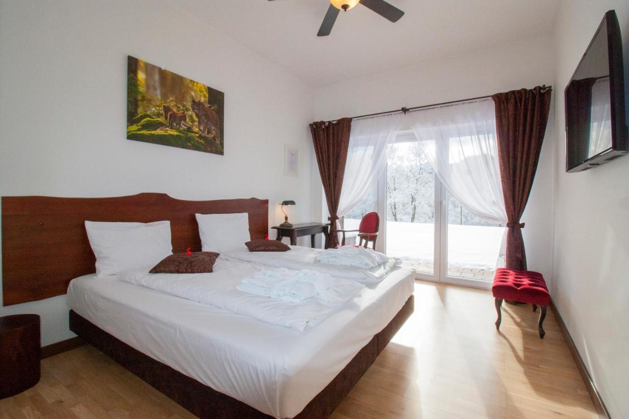 Dwor I Dworek Leszczowate Wellness & Spa Bed & Breakfast Ustrzyki Dolne Exterior photo