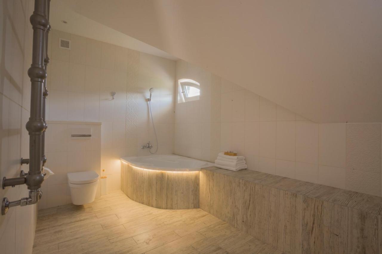 Dwor I Dworek Leszczowate Wellness & Spa Ustrzyki Dolne Exterior photo
